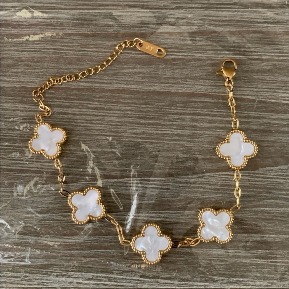 Clover bracelet